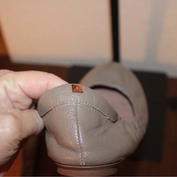 Elorie Ballet Flats in French Gray (Taupe) EUC - Size 8.5 - Picture 5 of 6